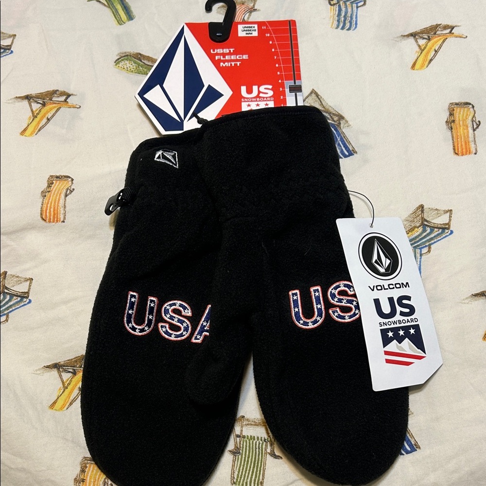 Volcom Black Fleece Mittens